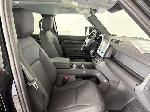 New 2026 Land Rover Defender 110 S image 31