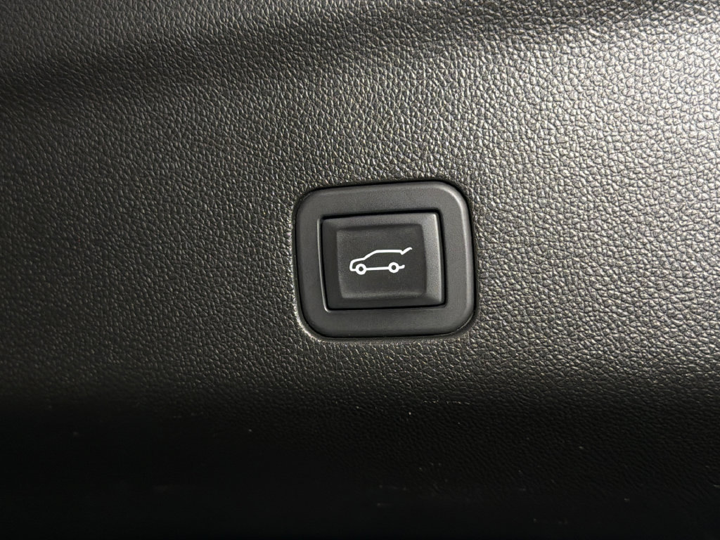 Used 2024 Cadillac Escalade ESV V AWD/4WD image 8