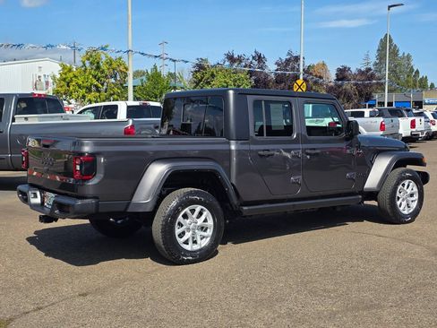 Used 2023 Jeep Gladiator Sport AWD/4WD image 27