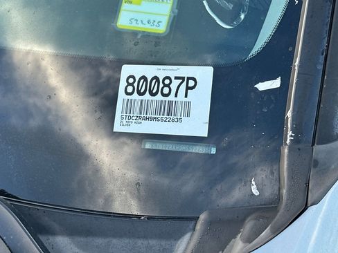 Used 2021 Toyota Highlander L image 3