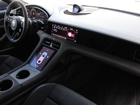 Certified 2025 Porsche Taycan Turbo GT image 27