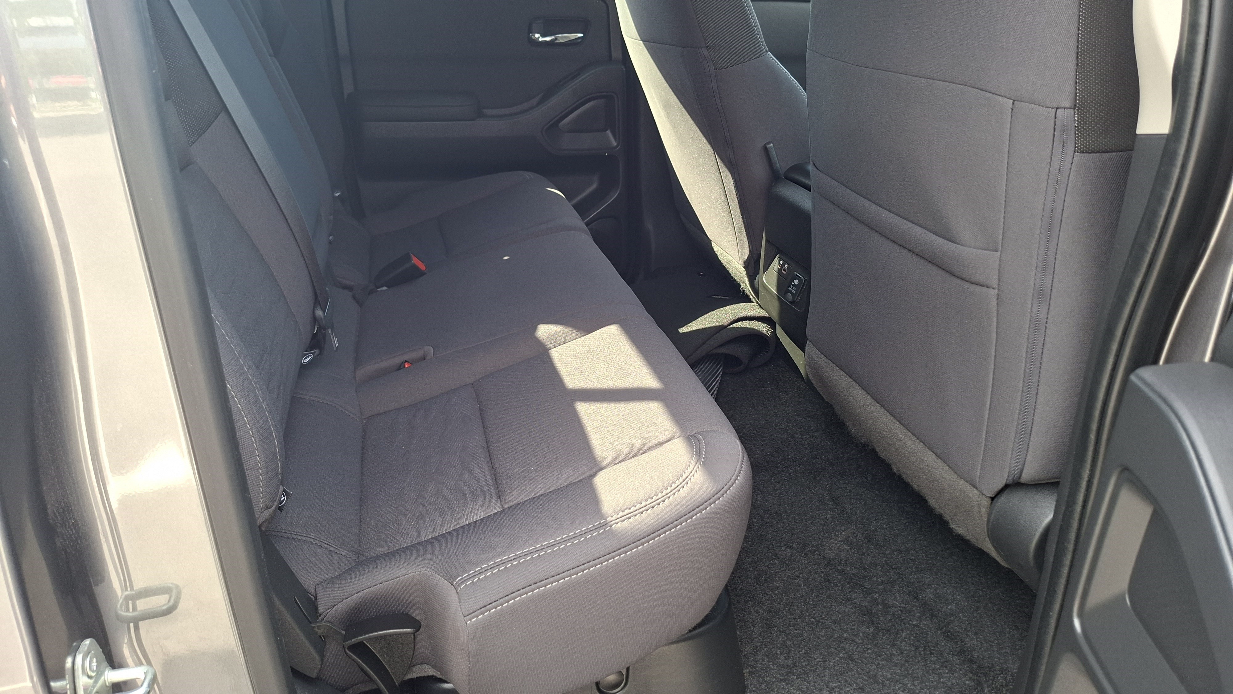 Used 2024 Nissan Frontier SV w/ SV Convenience Package RWD image 22