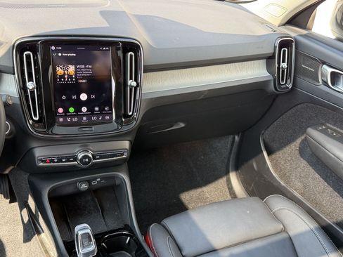 Used 2026 Volvo XC40 B5 Plus w/ Climate Package AWD/4WD image 17