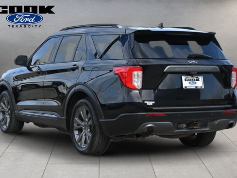 Used 2021 Ford Explorer XLT w/ Equipment Group 202A RWD image 4
