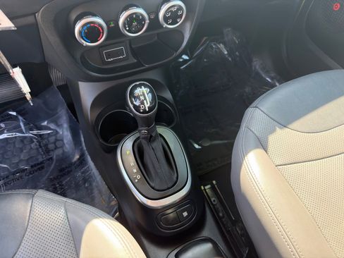 Used 2017 FIAT 500L Trekking FWD image 21