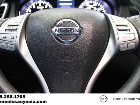 Used 2016 Nissan Rogue SV w/ SV Moonroof Package FWD image 9