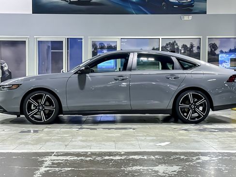 Used 2023 Honda Accord Sport image 2