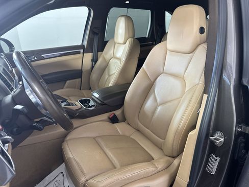 Used 2016 Porsche Cayenne S w/ Premium Plus Package image 15