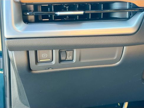 Used 2025 Cadillac XT4 Premium Luxury w/ LPO, ONYX Package AWD/4WD image 9