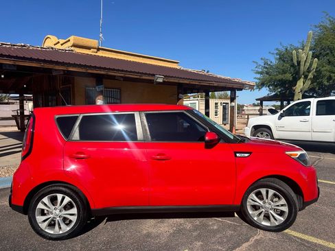 Used 2016 Kia Soul + FWD image 6