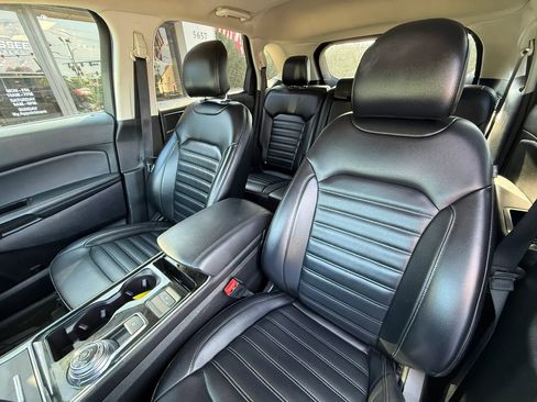 Used 2019 Ford Edge SEL w/ Equipment Group 201A AWD/4WD image 46