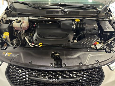 Used 2025 Chrysler Pacifica Limited FWD image 37