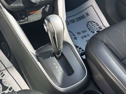 Used 2021 Chevrolet Trax LT w/ LT Convenience Package image 28