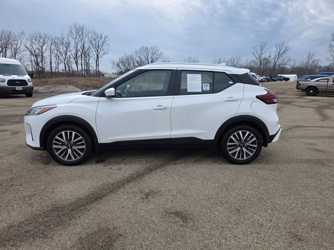 Used 2023 Nissan Kicks SV image 4