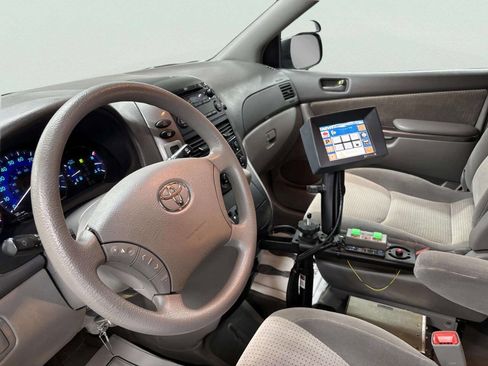 Used 2010 Toyota Sienna LE FWD image 13