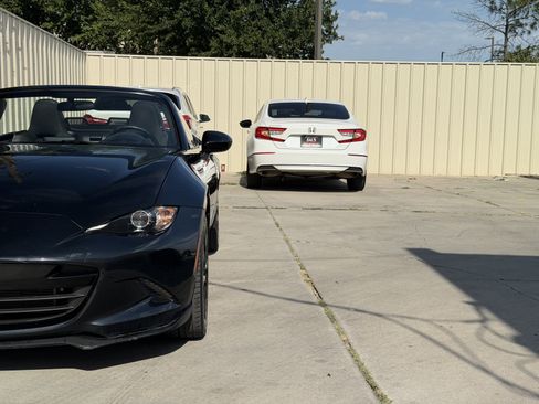 Used 2019 MAZDA MX-5 Miata Club RWD image 10