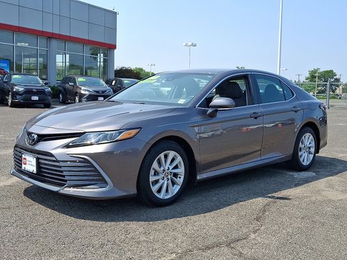 Certified 2023 Toyota Camry LE image 3