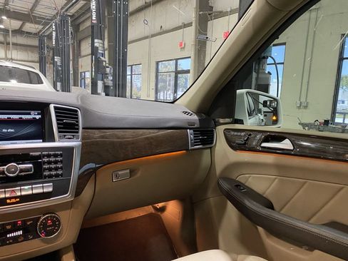 Used 2016 Mercedes-Benz GL 450 4MATIC image 4