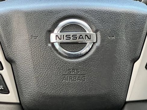 Used 2017 Nissan Titan PRO-4X w/ Pro-4x Convenience Package AWD/4WD image 5
