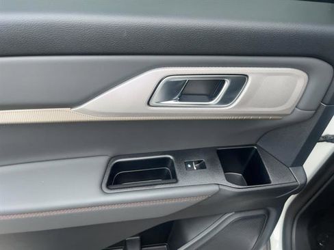 New 2025 Ford Explorer Active image 16