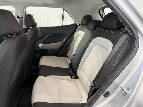 Used 2025 Hyundai Venue SEL FWD image 11