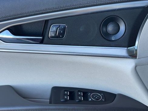 Used 2019 Lincoln Nautilus Reserve image 25