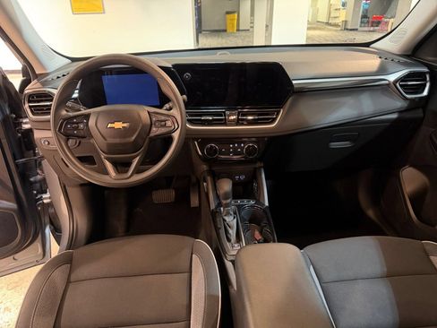 Used 2025 Chevrolet TrailBlazer LT FWD image 32