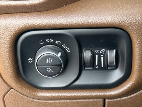 Used 2019 RAM 1500 Laramie image 25