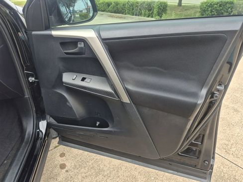 Used 2014 Toyota RAV4 LE FWD image 13