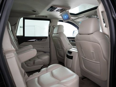 Used 2018 Cadillac Escalade Premium Luxury image 40