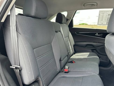 Used 2019 Kia Sorento AWD V6 image 27