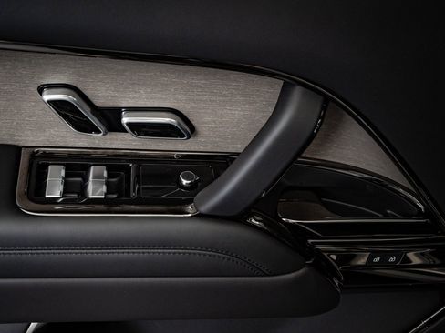 New 2026 Land Rover Range Rover SV image 26