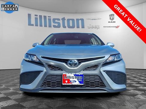 Used 2022 Toyota Camry SE image 2