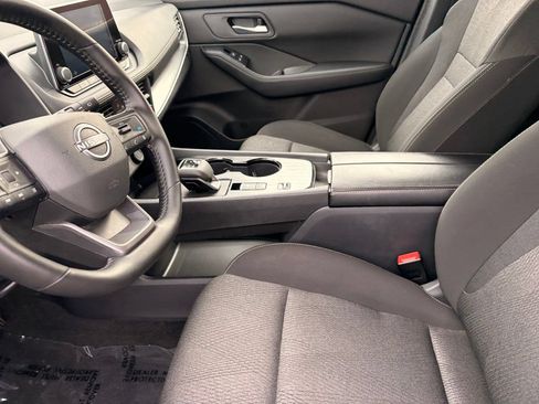 Certified 2025 Nissan Rogue SV FWD image 19
