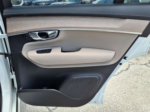 Certified 2025 Volvo XC90 T8 Plus AWD/4WD image 14