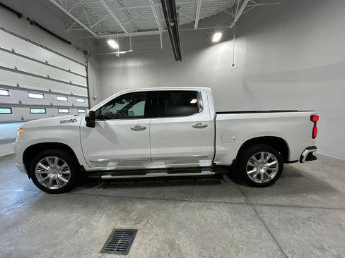 Used 2024 Chevrolet Silverado 1500 High Country w/ High Country Premium Package AWD/4WD image 9