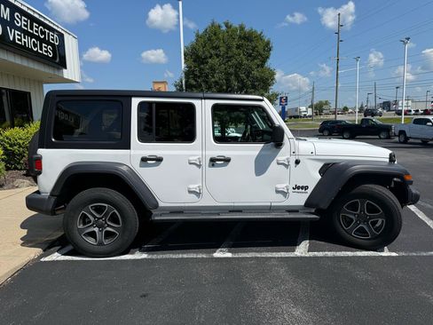 Used 2022 Jeep Wrangler Unlimited Sport AWD/4WD image 6
