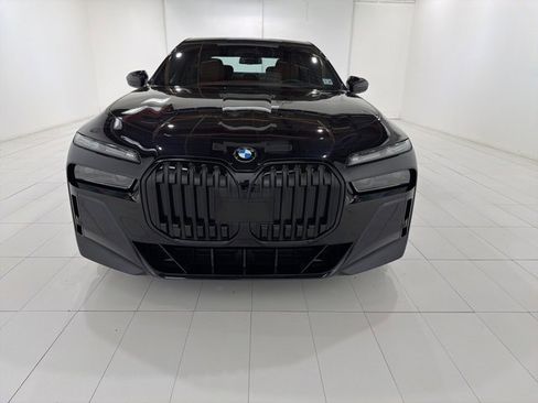 Certified 2023 BMW 760i xDrive w/ Executive Package image 8