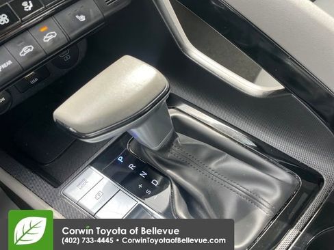 Used 2025 Hyundai Elantra SEL image 15