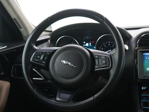 Used 2020 Jaguar F-PACE Premium image 14