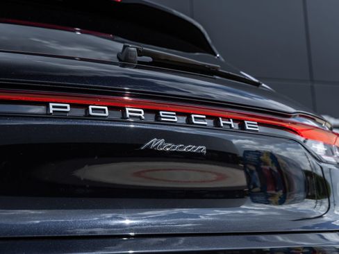 Certified 2026 Porsche Macan AWD/4WD image 15