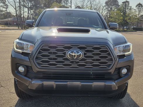 Used 2020 Toyota Tacoma TRD Sport image 2