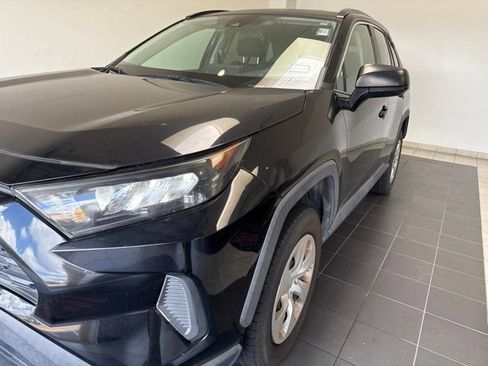Used 2020 Toyota RAV4 LE FWD image 3