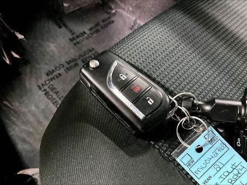 Used 2021 Toyota RAV4 LE image 15