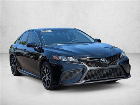 Used 2024 Toyota Camry SE w/ Convenience Package FWD image 3