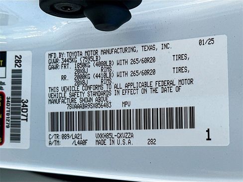 Used 2025 Toyota Sequoia Platinum image 34