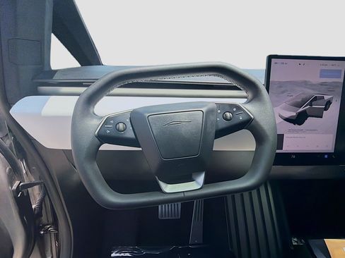 Used 2024 Tesla Cybertruck AWD Crew Cab image 8