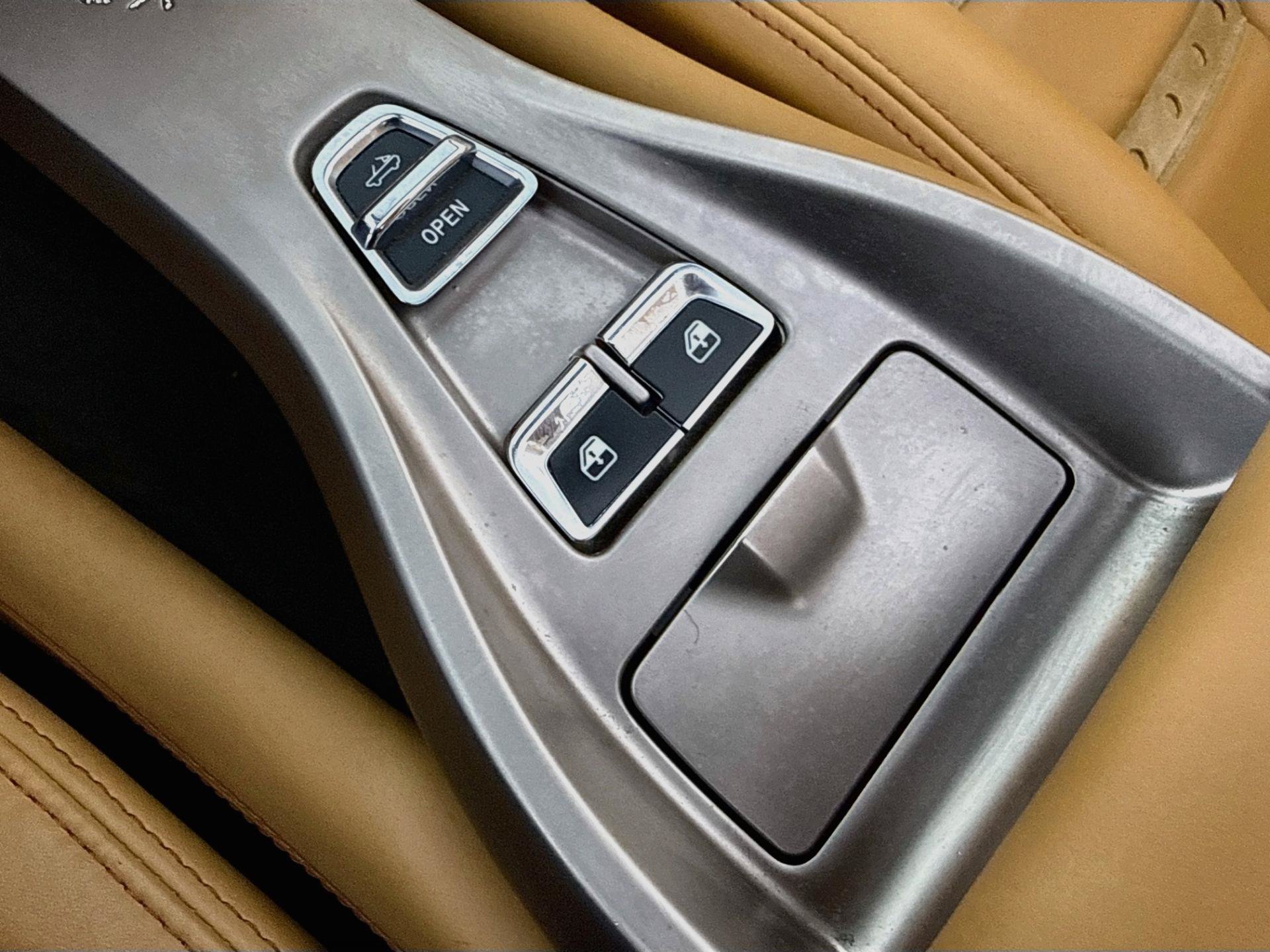 Used 2010 Ferrari California RWD image 37