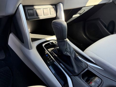 Used 2023 Toyota Corolla Cross L image 23