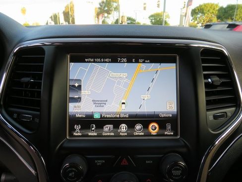 Used 2017 Jeep Grand Cherokee Limited image 28